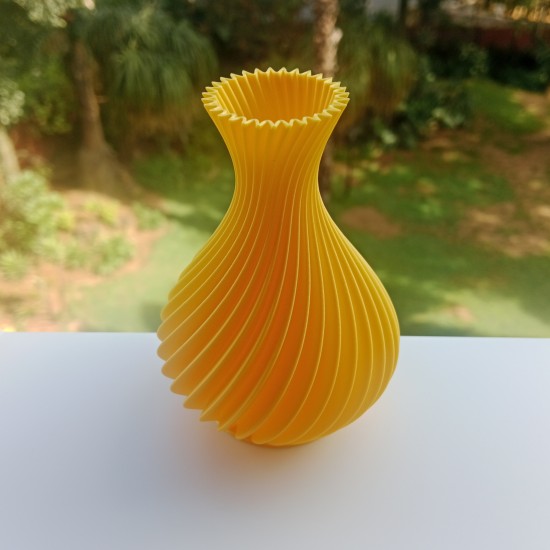 Spiral Vase (gold)